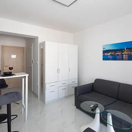 Xenia Apartament *